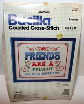 NUEVO DE COLECCIÓN Bucilla Kit Punto de Cruz Contado "Amigos" Sampler 8x10" #49147 Foto 1 de 3