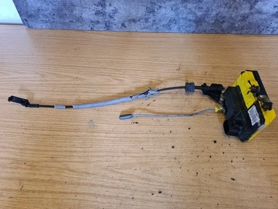 2005 VOLVO S60 SE MK1 SALOON DRIVER SIDE FRONT DOOR LOCK MECHANISM 30699749 - Image 1 of 4