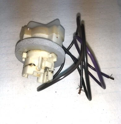 Enchufe bombilla trasera Ford F-150 1988 89 90 91 92 93 94 95 96 Foto 1 de 3