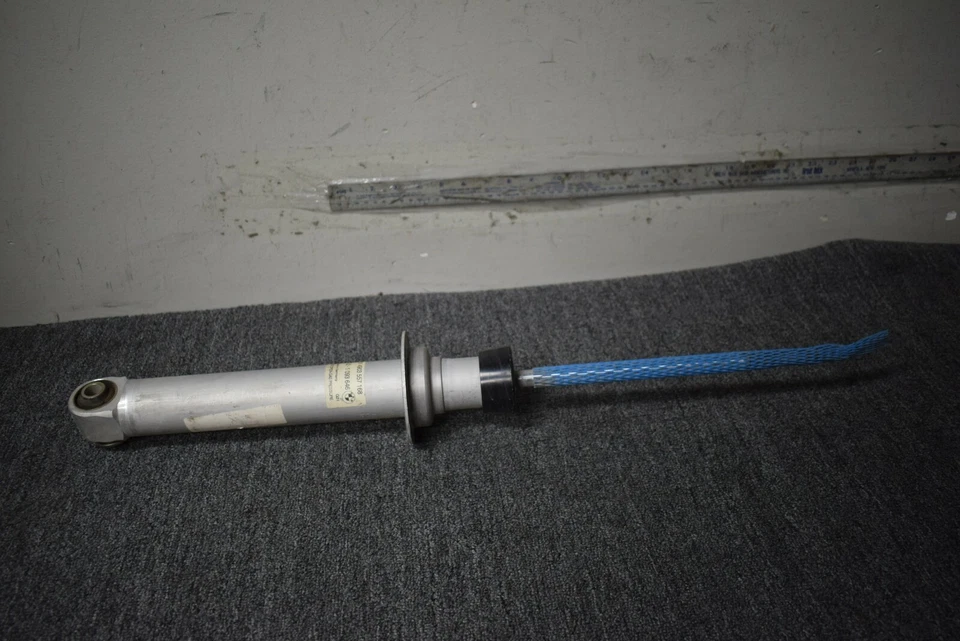 2001-2003 BMW 528I 530I 525I SHOCK ABSORBER 	33-52-1-093-646 Strut, Spring Strut - Image 1 of 4