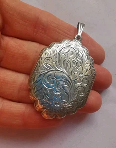 Ciondolo medaglione insolito vintage in argento sterling. R8L - Foto 1 di 3