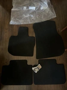 JUEGO ALFOMBRILLAS ALFOMBRILLAS DELANTERAS TRASERAS BMW OEM X3 G01 X4 G02 2018-2024 NEGRAS 7445684–06 - Imagen 1 de 5