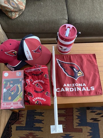 Arizona Cardinals Fans: 2 hats, plastic bottle, gummies, flag, shorts Cover
