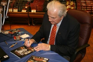 Dolph Schayes signiertes Central New York Magazin mit Inschrift - Bild 1 von 5