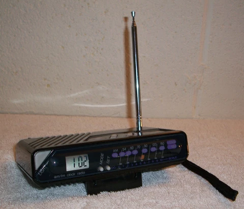 Vintage Alaron / Rhapsody Travel Size 5" inch AM/FM Clock Radio RY-1020 Cover