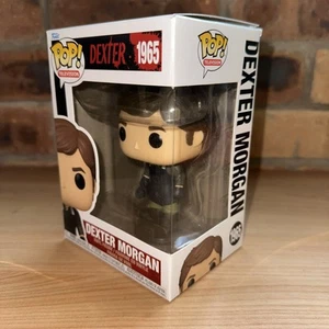 Funko Pop Dexter Morgan #1697 con traje Prot Serial Killer en stock ahora - Imagen 1 de 7