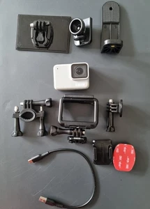 GoPro HERO 7 White Edition Action Camera With Accesorries, 10MP, 1080p60 - Picture 1 of 10