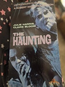 THE HAUNTING VHS VIDEO MOVIE, JULIE HARRIS, CLAIRE BLOOM, RICHARD J. 1963 B&W - Picture 1 of 2