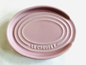 Le Creuset LÖFFELABLAGE ZUCKERROSA oval Neu mit Etikett - Bild 1 von 7