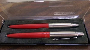 Set 2 penne stilografiche Parker Vector rosse e cromate vintage rare antiche BRUN - Foto 1 di 3