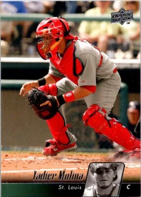 2010 Upper Deck #466 Yadier Molina baseball card 7YYY - Image 1 of 2