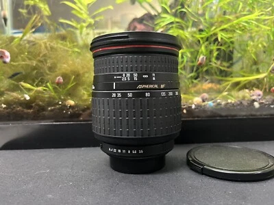 Lente hiperzoom Sigma Zoom 28-300 mm 1:3,5-6,3 DL montura KAF Foto 1 de 4