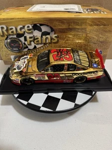 Autographed Kevin Harvick GOLD #29 Goodwrench Looney Tunes 2001 1/24 Diecast - Picture 1 of 12
