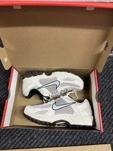 🔥 Nike Zoom Vomero 5 Phantom Light Iron Ore FJ2028-001 para mujer talla 9 - Imagen 1 de 10