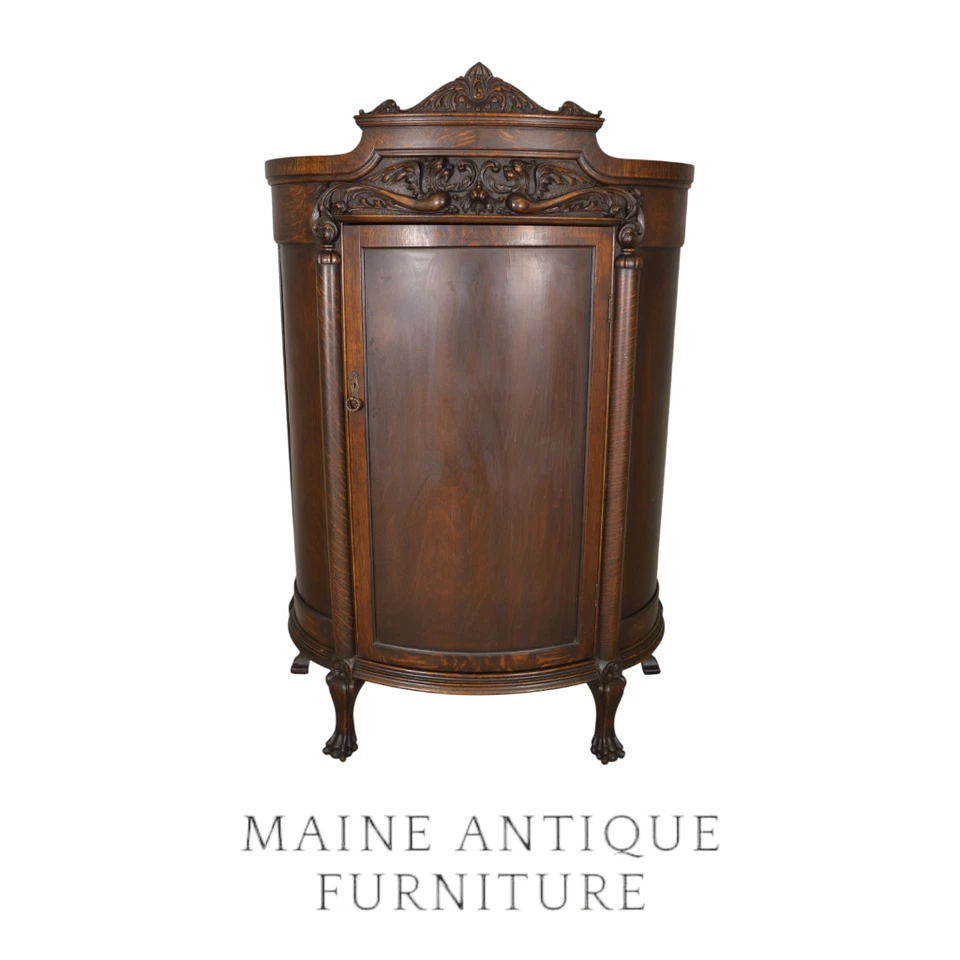 Gabinete de curiosidades puerta ciega de roble victoriano, leones y grifos tallados, década de 1890 #22381 Foto 1 de 4