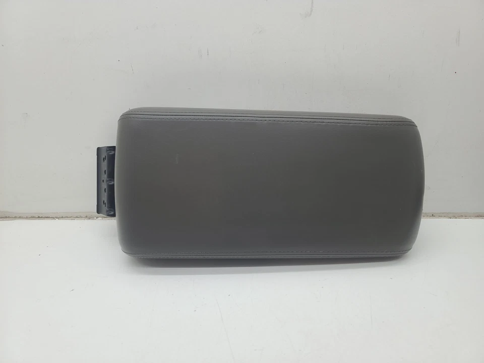 Chrysler 300 2008-2010 cargador consola central tapa reposabrazos pintura OEM: NLJ1 Foto 1 de 4