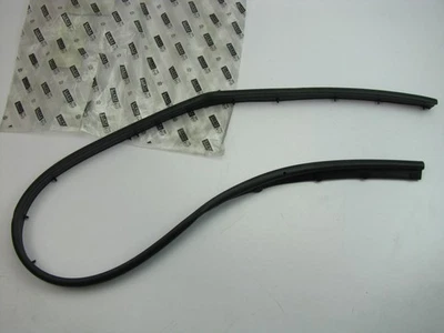 NUEVO - OEM Mazda LE4356770A capó delantero sello punta meteorológica 2004-2006 MPV Foto 1 de 4