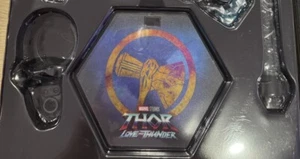 Original Hot Toys MMS656 Thor Love & Thunder Thor 1/6 Soporte Solo - Imagen 1 de 1