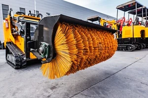 Spazzaneve stradale facile da usare con spazzola scopa per mini caricatore skid steer - Foto 1 di 21