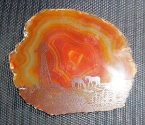 VINTAGE ART DECO OIL PAINTING ON SLATE GEODE ROCK BEAUTIFUL HORSES DESIGN - Picture 1 of 5