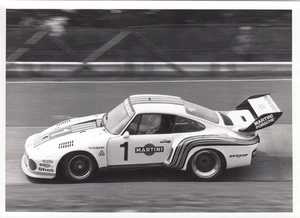 FOTO DE PRENSA DE ÉPOCA ORIGINAL MARTINI PORSCHE 935 NURBURGRING 1976 ROLF STOMMELEN - Imagen 1 de 2