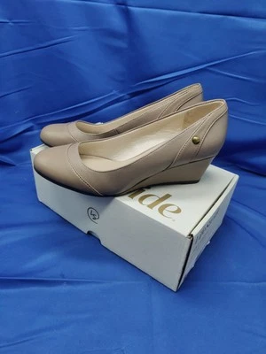 LifeStride Dreams 6.5 M Stone Heirloom Round Toe Heels Wedges Soft System - Image 1 of 4