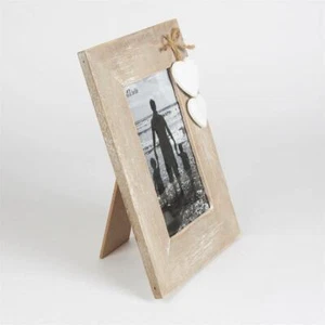 RUSTIKALER HOLZ FOTORAHMEN 6X4 WEISSE HERZEN - freistehend - Chic & Shabby - Bild 1 von 4
