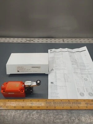 Interruptor de límite de seguridad NOS Sti Omron IEC 60947-5-1 44505-2211. 240Vac SL-MRLS11M Foto 1 de 4