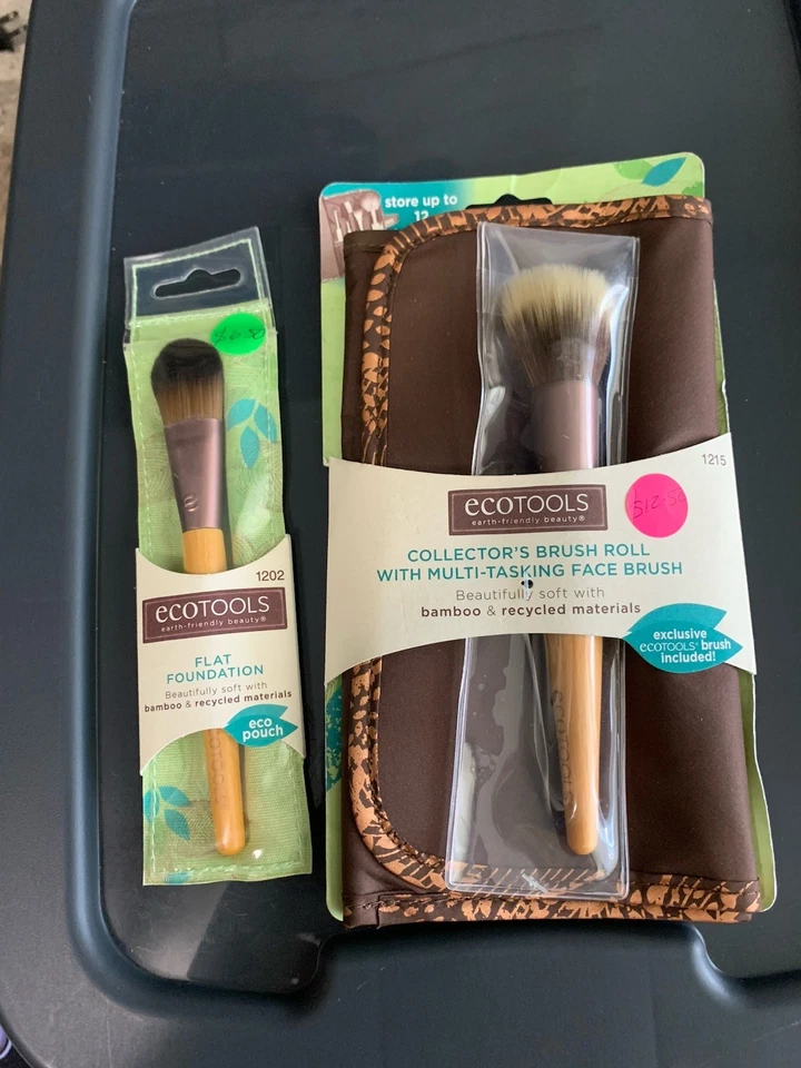 SET OF 2 PIECES ECOTOOLS FLAT FOUNDATION, FACE BRUSH AND STORAGE BAG Foto 1 de 2