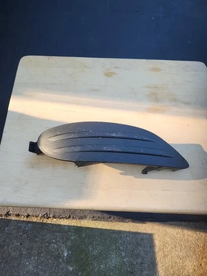 2004 2005 2006 Toyota Corolla Matrix FRONT RIGHT Fog Lamp Cover 52127- 02170 - Image 1 of 4