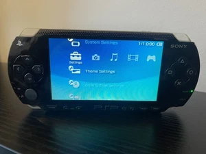 Sony PSP 1000 Piano Black Handheld-System + Ladegerät neuer Akku C-Ware - Bild 1 von 12