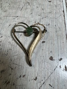 Broche prendedor vintage Van Lou 12KGF piedra jade corazón dorado - Imagen 1 de 9