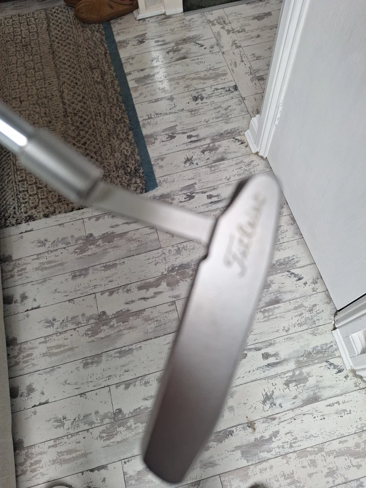 Scotty Cameron Newport 2 Studio 33inchs Right Hand Great Condition - Image 1 of 4