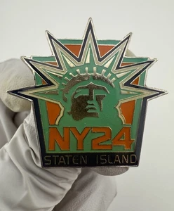 NY 24 STATEN ISLAND New York Statue of Liberty Enamel Lapel Pin - Picture 1 of 6