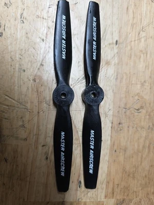 Set Of 2 Master Airscrew/Windsor 7x4 Propeller for Model RC Airplanes - Image 1 of 3