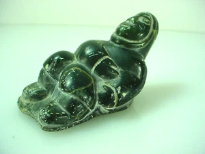 VINTAGE INUIT SOAPSTONE ESKIMO HUNTER CARVING SCULPTURE SIGNED - Imagen 1 de 11