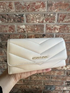 MICHAEL KORS JET SET TRAVEL LARGE TRIFOLD WALLET QUILTED STRIPE WHITE - Picture 1 of 5