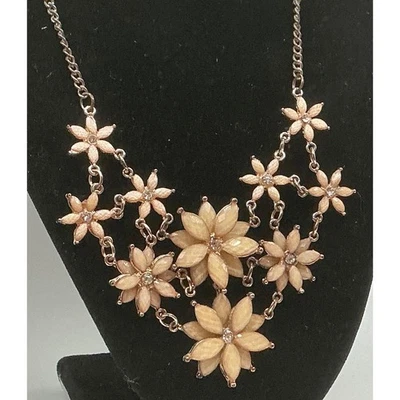 Collar babero floral tono oro rosa detalles diamantes de imitación para mujer joyería de moda Foto 1 de 4