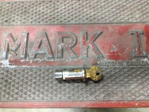 Cerradura y llave Chicago vintage especial para máquina expendedora Mark I Beaver Mark 1 - Imagen 1 de 4