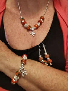 Designer Style Bettelarmband mit Charms und passender Halskette und Ohrringen - Bild 1 von 1