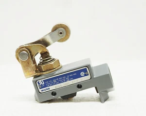 Honeywell Microswitch BZE6-2RQ2 Plunger Limit Switch 15A / 480VAC - Picture 1 of 7