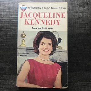 De colección 1961 Jacqueline Kennedy libro de bolsillo de Deane y David Heller - Imagen 1 de 5