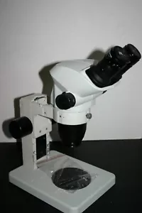 Microscopio stereo zoom Olympus SZ-61 7-45X su supporto da scrivania Olympus - ottimo - Foto 1 di 5