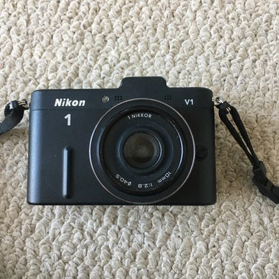 Cámara digital Nikon 1 1 V1 10,1 MP - negra (Kit con lente de 10 mm 1:2,8 Foto 1 de 4