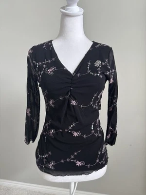 Top grande envoltorio vintage negro floral ajustado apresurado Y2K Whimsigoth Fairy Grunge Foto 1 de 4