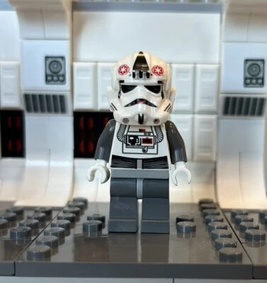 Lego Star Wars Minifigure Set 8129 AT-AT Driver (sw0262) - Image 1 of 2