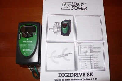 VARIATEUR VITESSE + filtre RFI EMERSON SKA1200055 ONDULEUR 220V/TRIPHASE 0,55KW - Photo 1/4