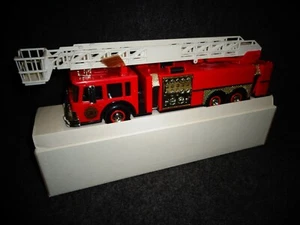 1995 FIREHOUSE ED. COLLECTORS SERIES FIRST ISSUE FIRE TRUCK AERIAL LADDER MIAMI - Picture 1 of 11