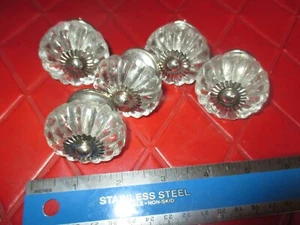 SET Of 5 Vintage CLEAR FLOWERS Glass CABINET/DRAWER PULLS - 1960's - Bild 1 von 3