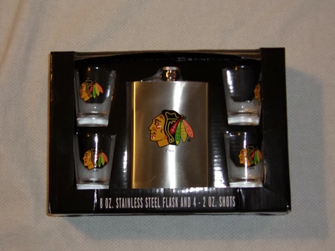 Chicago Blackhawks Stainless Steel Laser Etched Flask + Shot Glasses Gift Set NW Cover